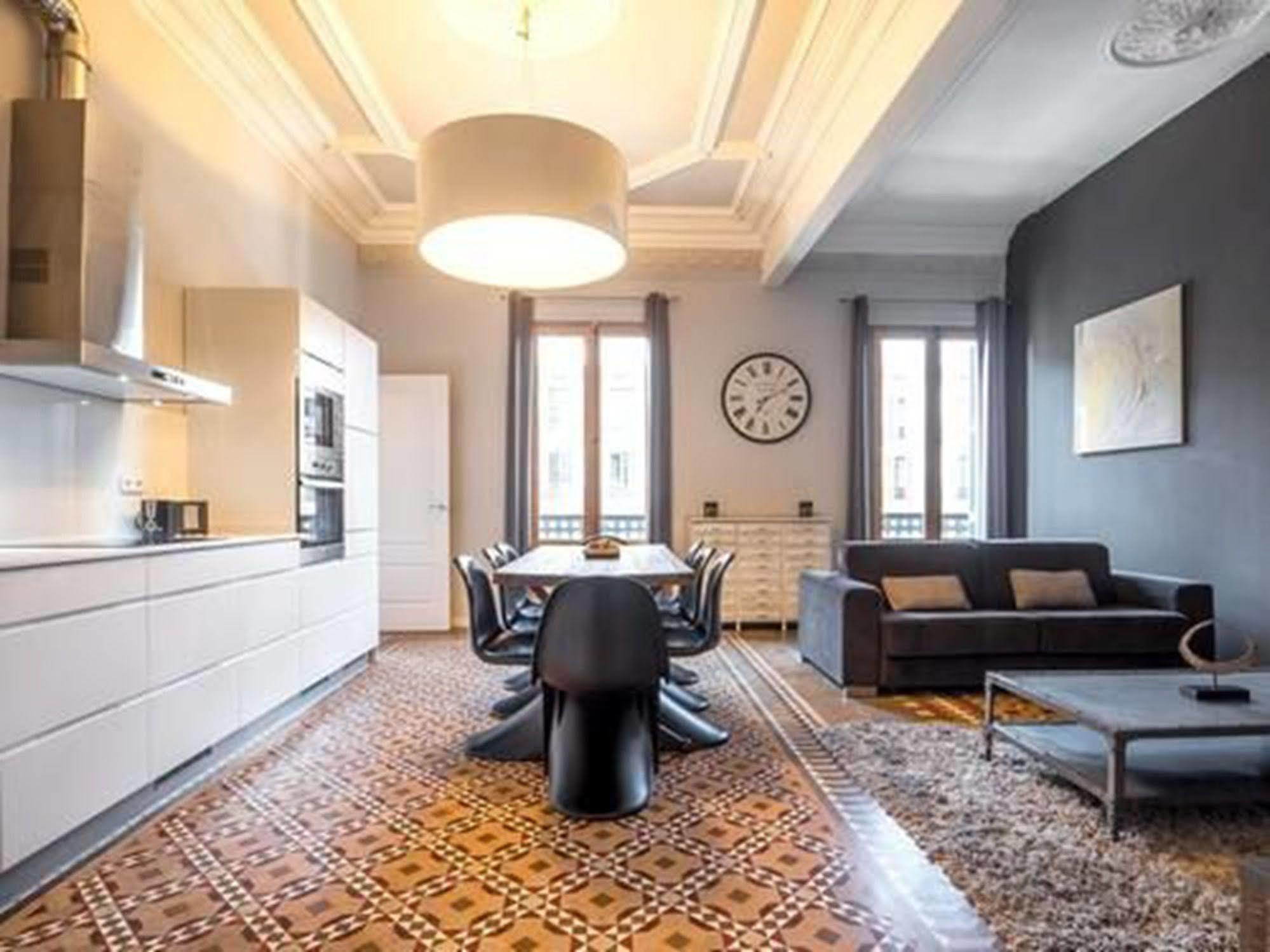 Rent Top Apartments Near Plaza De Catalunya บาร์เซโลนา ภายนอก รูปภาพ