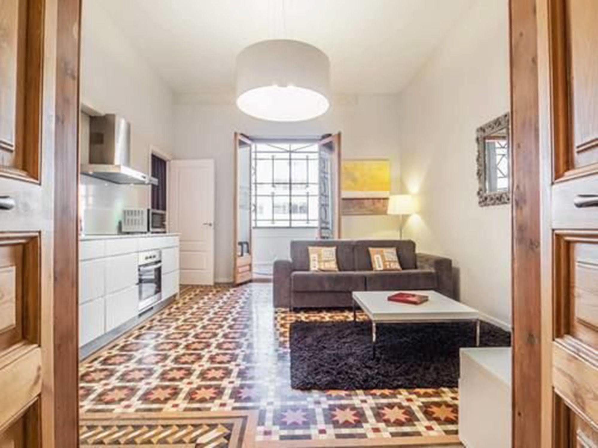 Rent Top Apartments Near Plaza De Catalunya บาร์เซโลนา ภายนอก รูปภาพ