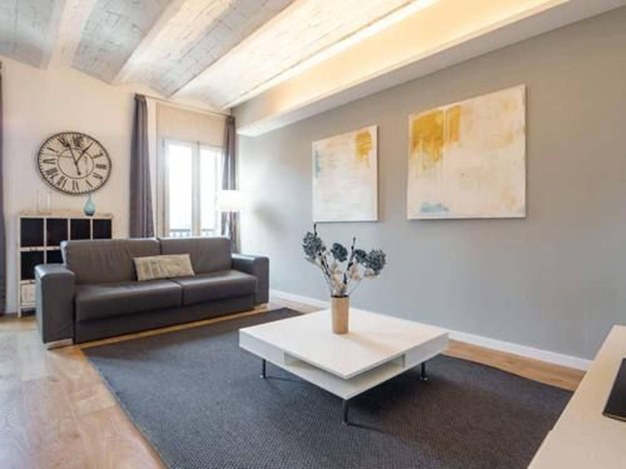 Rent Top Apartments Near Plaza De Catalunya บาร์เซโลนา ภายนอก รูปภาพ